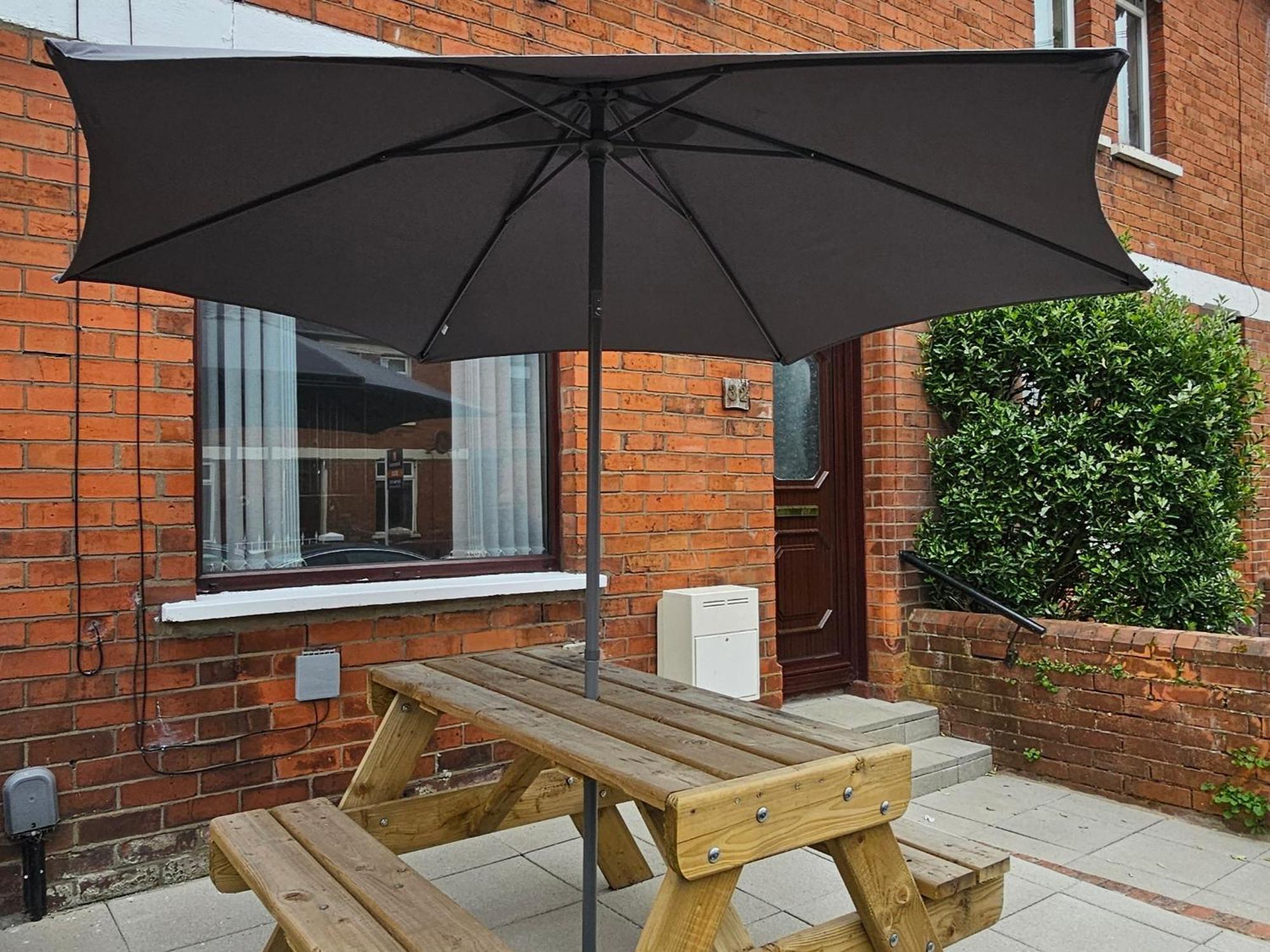 Stylish 2 Bed Terrace House * Belfast